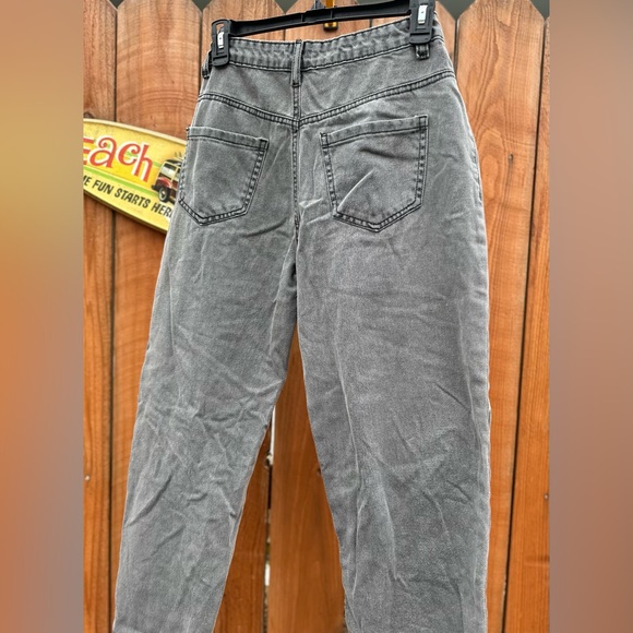 Boohoo Baggy Boyfriend Distressed Grey Jeans Size 2 NWT - Picture 5 of 8
